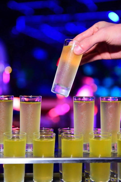 在辰色，捕捉實(shí)現(xiàn)快樂(lè)的一萬(wàn)種可能 微醺時(shí)刻的無(wú)限探索